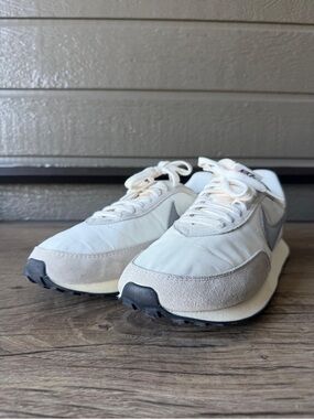 Men’s Nike Retro Runner Sneakers in White, Gray. Size 12